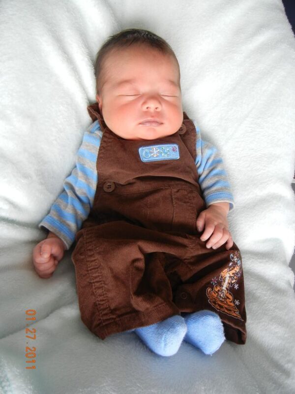 AJ con 12 días de nacido el 27 de enero del 2011 (Cortesía de Robyn McLean)
