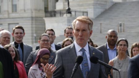 Sen. Lankford: Silencio de Admón. Biden sobre Medio Oriente invita a China a llenar el vacío de poder