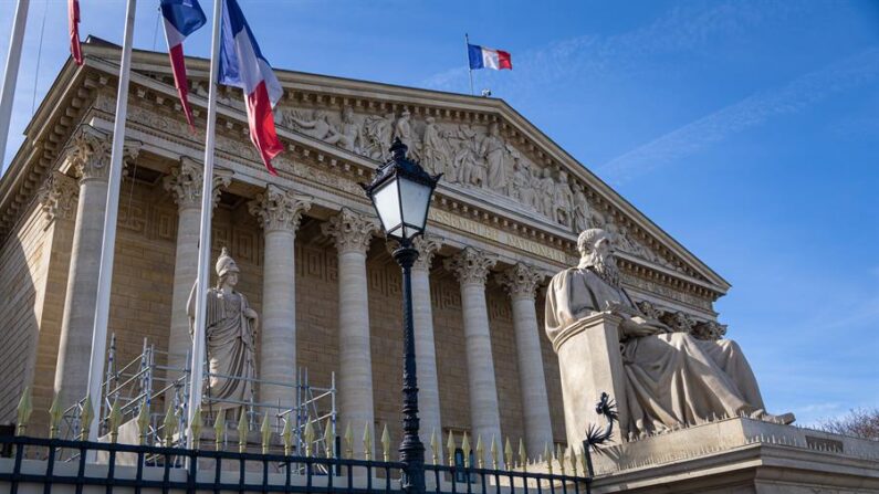 Vista exterior de la Asamblea Nacional en París (Francia) el 16 de marzo de 2023. EFE/EPA/Christophe Petit Tesson 
