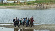 Al menos dos militares mueren ahogados en río al intentar huir de manifestantes en Perú