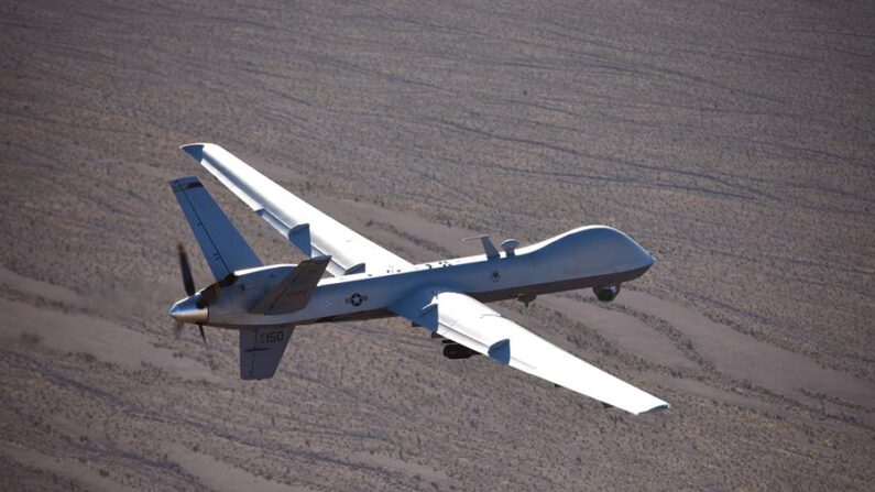 Dron MQ-9 Reaper durante una misión de entrenamiento sobre el campo de pruebas y entrenamiento en el estado de Nevada (EE.UU.). EFE/William Rio Rosado/Fuerza Aérea EE.UU. 
