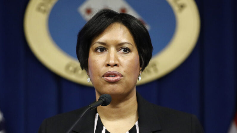 La alcaldesa del Distrito de Columbia, Muriel Bowser, habla en una rueda de prensa en Washington el 7 de marzo de 2020. (Patrick Semansky/Foto AP)