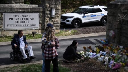 “Creemos en la oración”: Funcionario de Tennessee defiende la oración tras tiroteo en escuela cristiana