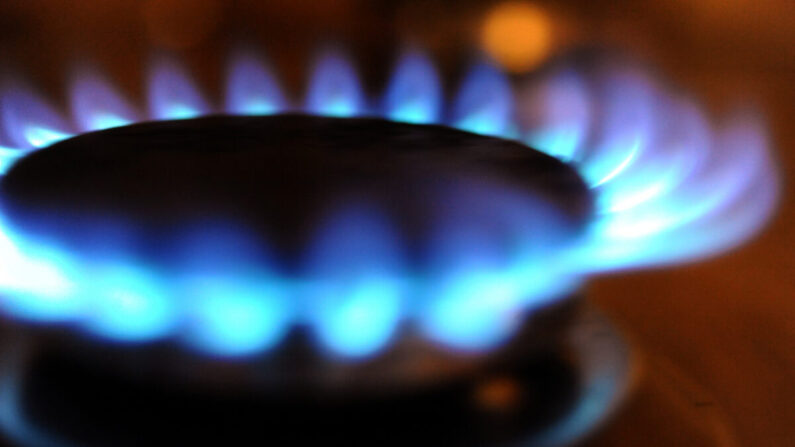 Un quemador de gas en funcionamiento. (Fred Tanneau/AFP vía Getty Images)
