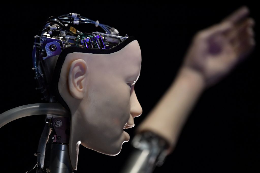 Riesgos de la IA son "bastante aterradores" y por eso deben mitigarse, dice asesor tecnológico de Sunak
