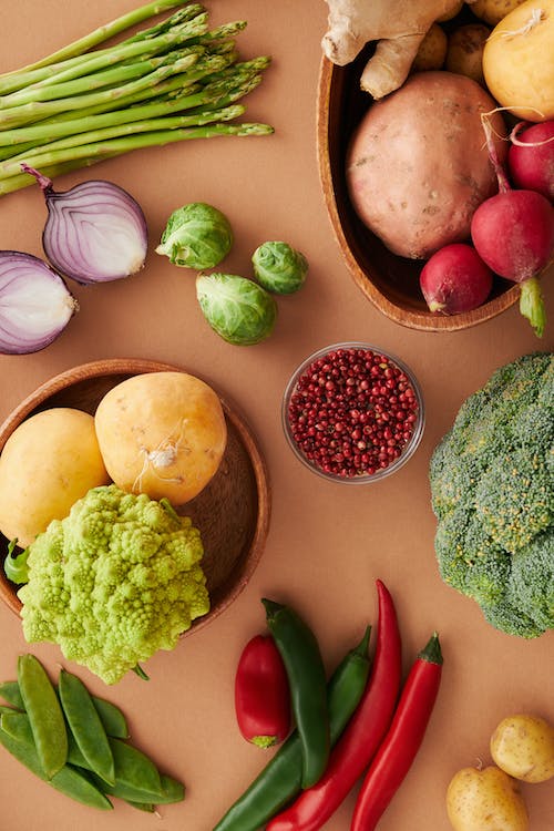 La dieta alcalina se basa en verduras frescas y zumos de verduras, junto con verduras crucíferas y hortalizas. (Pexels/ Vanessa Loring)