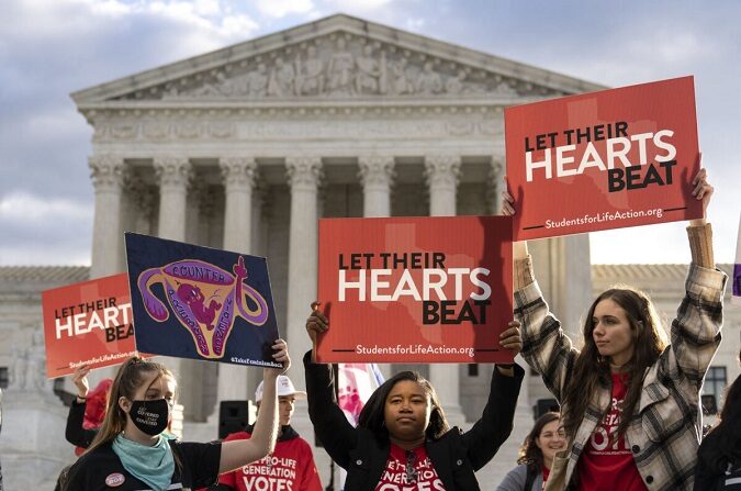 Manifestantes provida se concentran ante la Corte Suprema de Estados Unidos en Washington el 1 de noviembre de 2021. (Drew Angerer/Getty Images)