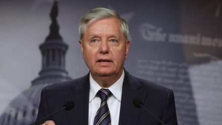 Panel de Ética de la cámara alta amonesta al senador Lindsey Graham