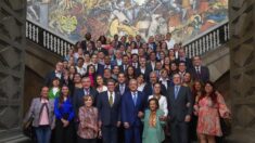 López Obrador se reúne con senadores mexicanos en medio de la polémica