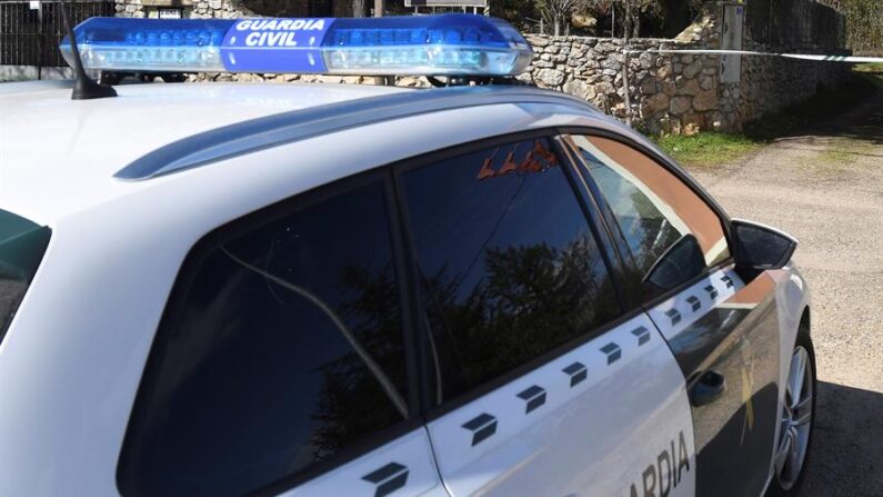 Imagen de archivo de un coche de la Guardia Civil de España. EFE/J.Casares