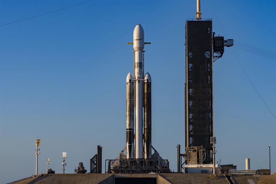 SpaceX lanza su súper cohete con el satelite Viasat 3, número 1 en capacidad