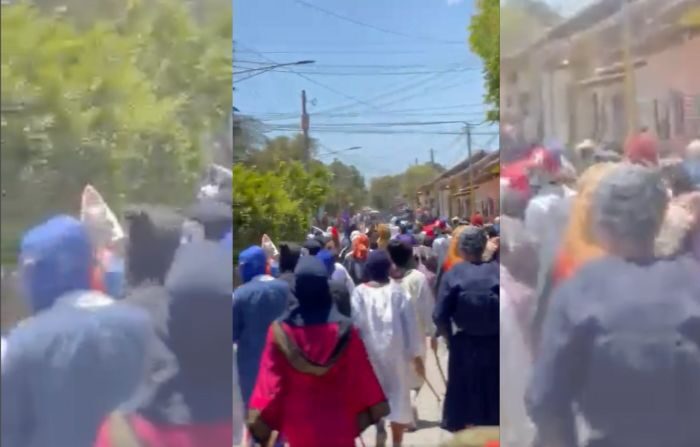 Cientos de jóvenes nicaragüenses que salían a las calles de Nandaime, Granada, para realizar su procesión religiosa de Semana Santa conocida como “La Reseña” huyen de la Policía Nacional. (Max Jerez/Captura de pantalla vía The Epoch Times)