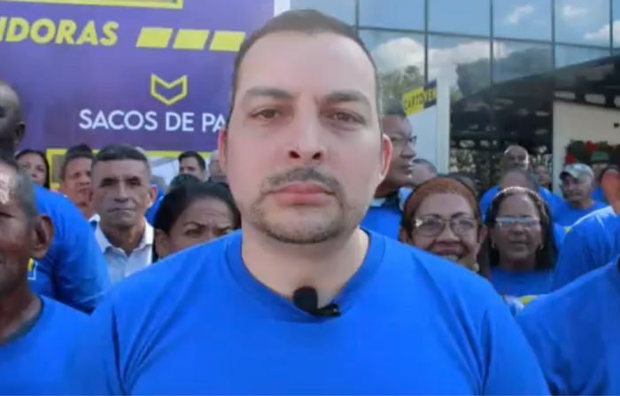 Captura de pantalla de un video donde aparece el chavista Leoner Azuaje Urrea presidente de la empresa estatal venezolana Cartones de Venezuela. (Captura de pantalla vía The Epoch Times)