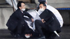 Primer ministro de Japón sale ileso de ataque con explosivos en un mitin
