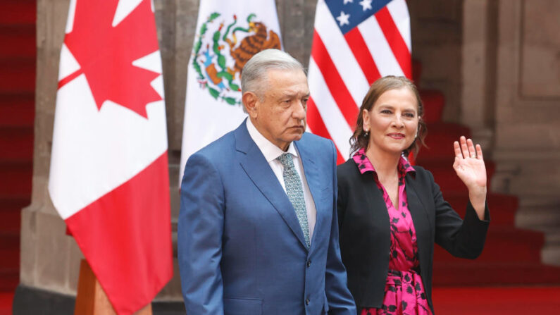 Fotografía de archivo del presidente mexicano, Andrés Manuel López Obrador y su esposa, Beatriz Gutiérrez Müller. EFE/ José Méndez