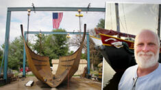 Hombre tarda una década en construir barco de 74 pies, navega por el Misisispi hasta el Golfo de México