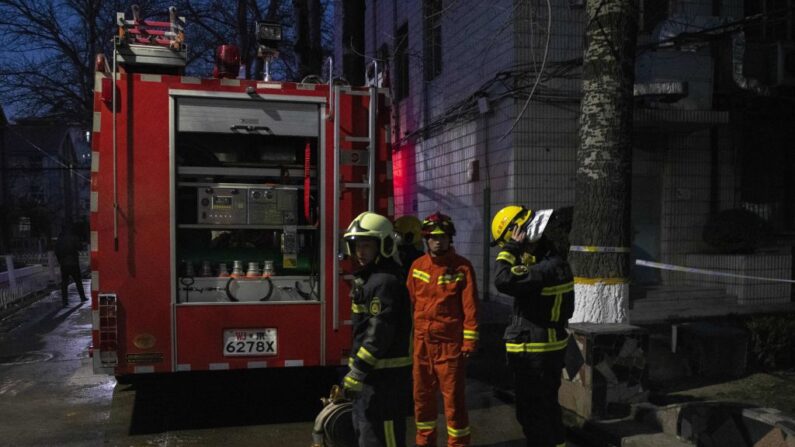 En una fotografía de archivo, bomberos trabajan en el lugar de una explosión, en Beijing (China), el 26 de diciembre de 2018. (Nicolas Asfouri/AFP vía Getty Images)