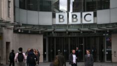 Dimite presidente de la BBC por su implicación en un préstamo a Boris Johnson