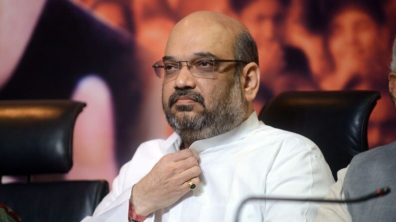 El presidente del Partido Bharatiya Janata (BJP), Amit Shah, observa durante la ceremonia de su nombramiento en Nueva Delhi el 9 de julio de 2014. (Raveendran/AFP vía Getty Images)