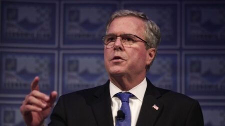 Exgobernador de Florida Jeb Bush critica a fiscal de distrito de Manhattan por imputación «política» a Trump