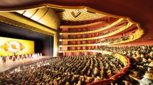 Decenas de funcionarios neoyorquinos dan la bienvenida a Shen Yun en su regreso al Lincoln Center