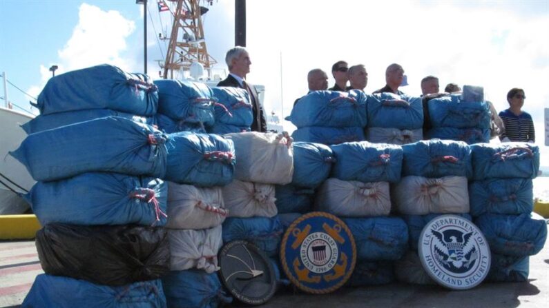 Las autoridades federales y puertorriqueñas detuvieron este sábado a tres venezolanos, al ocupársele 3051 libras (1384 kilos) de cocaína valoradas en 32 millones de dólares en la costa este de Puerto Rico. EFE/Jorge Muñiz/Archivo