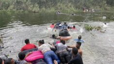 Cientos de migrantes se lanzan al río Bravo pese a aviso de agentes mexicanos