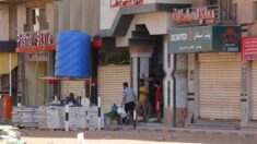 Comienzan evacuaciones de extranjeros de Sudán en medio de una frágil tregua