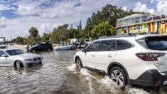 El sur de Florida sufre escasez de gasolina a causa de recientes inundaciones