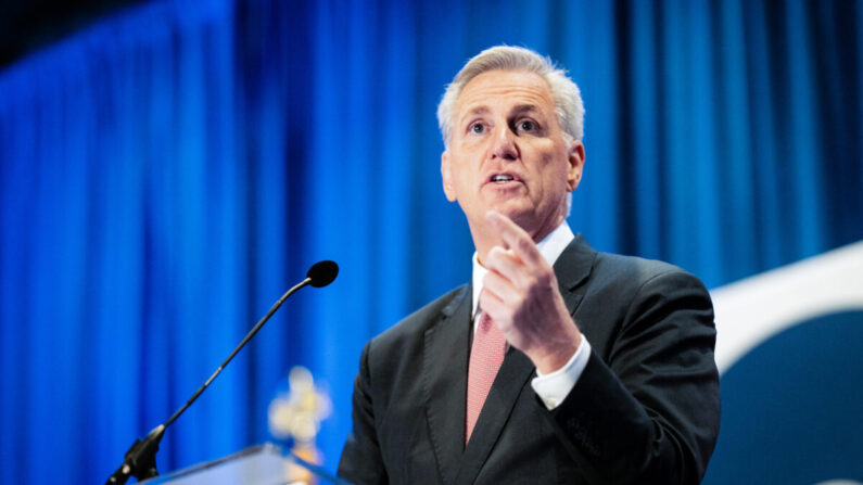 El presidente de la Cámara de Representantes, Kevin McCarthy, habla en Sacramento, California, el 11 de marzo de 2023. (John Fredricks/The Epoch Times)
