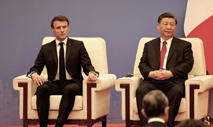 El presidente francés Emmanuel Macron (Izq.) y el líder chino Xi Jinping participan en una reunión del consejo empresarial franco-chino en Beijing, el 6 de abril de 2023. (Foto de Ludovic Marin/Pool/AFP vía Getty Images)