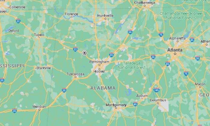 Al menos 11 vagones en un tren de Norfolk Southern se descarrilaron en Alabama, provocando al menos dos hospitalizaciones, dijeron las autoridades. (Mapas de Google)