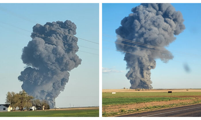 El humo es visible un día después de una explosión masiva en una granja lechera de Texas, en fotos publicadas el 12 de abril de 2023. (Oficina del Sheriff del Condado de Castro)
