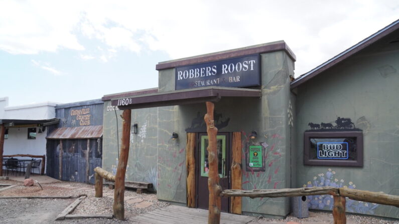 Las ventas de Budweiser Light bajaron significativamente en el Robbers Roost Sports Bar de Cornville, Arizona, el 14 de abril de 2023. (Allan Stein/The Epoch Times)