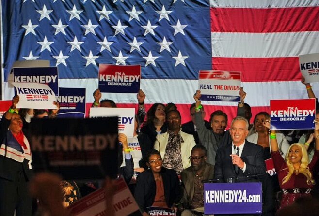 Robert F. Kennedy Jr. anuncia su candidatura presidencial para 2024 y su desafío en las primarias demócratas al presidente Joe Biden en Boston el 19 de abril de 2023. (Madalina Vasiliu/Epoch Times)
