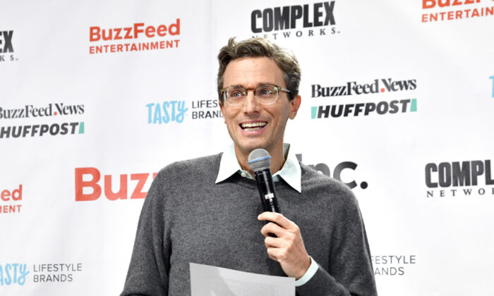 Fundador y director ejecutivo de BuzzFeed Jonah Peretti en la ciudad de Nueva York, el 6 de diciembre de 2021. (Eugene Gologursky/Getty Images por BuzzFeed Inc.)