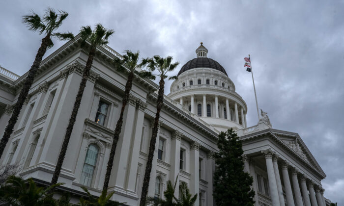 El edificio del capitolio del estado de California en Sacramento, California, el 11 de marzo de 2023. (John Fredricks/The Epoch Times)