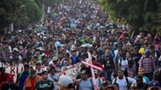 Caravana de 3000 migrantes avanza hacia frontera entre Estados Unidos y México