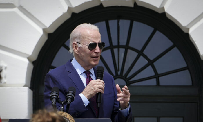 El presidente Joe Biden habla en el acto "Lleve a su hijo al trabajo" en la Casa Blanca en Washington el 27 de abril de 2023. (Madalina Vasiliu/The Epoch Times)