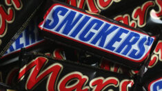 Organización denuncia a la empresa de chocolate Mars, alega discriminación por motivos de raza y sexo