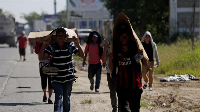 Según datos divulgados por el Instituto Nacional de Migración (INM), Honduras recibió entre enero y el 1 de mayo un total de 9988 personas deportadas desde México. Fotografía de archivo. EFE/Esteban Biba