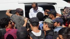 Autoridades interceptan a 174 migrantes que viajaban hacinados en camión en sur de México
