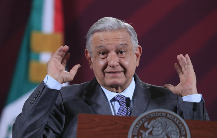 El presidente de México, Andrés Manuel López Obrador, durante una rueda de prensa en el Palacio Nacional en la Ciudad de México, México, el 3 de mayo de 2023. EFE/ Mario Guzmán