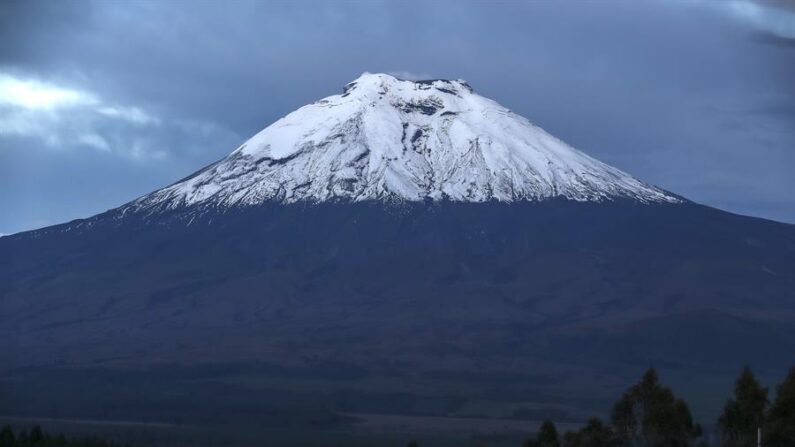 Fotografía de archivo del volcán Cotopaxi. EFE/José Jácome