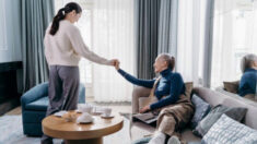 Las cinco mejores formas de ayudar a los adultos mayores a superar el aislamiento social