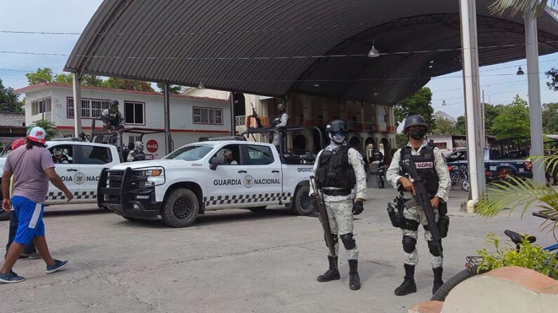 Fotografía de archivo de personal de la Guardia Nacional en el sureño estado mexicano de Oaxaca. EFE/Diana Manzo