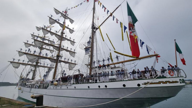 Fotografía del buque escuela Cuauhtémoc, de la Armada de México, atracado en Gijón (España). EFE/ Embajada de México en España