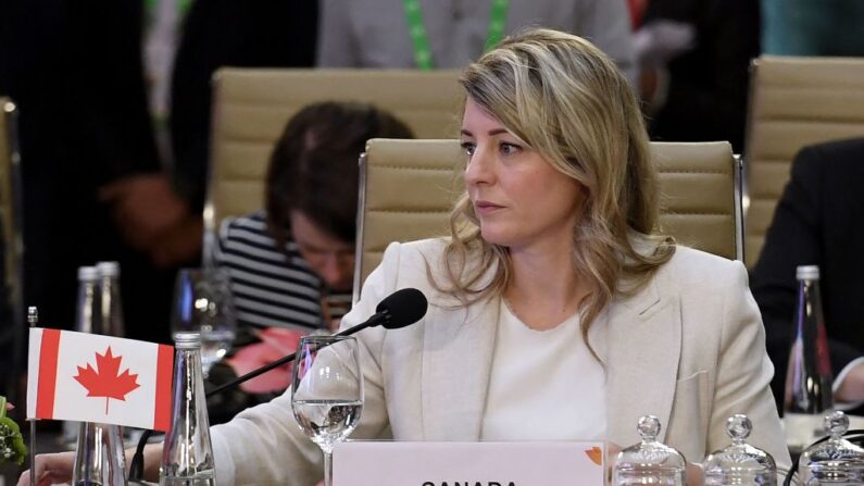 La ministra de Asuntos Exteriores de Canadá, Melanie Joly, asiste a la reunión de ministros de Asuntos Exteriores del G20 en Nueva Delhi (India) el 2 de marzo de 2023. (Olivier Douliery/POOL/AFP vía Getty Images)