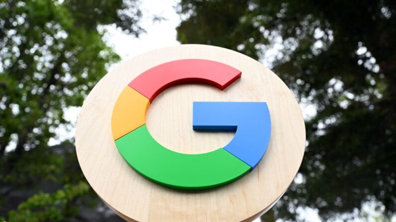 El logotipo de Google durante la conferencia anual de desarrolladores Google I/O en el anfiteatro Shoreline de Mountain View, California, el 10 de mayo de 2023. (Josh Edelson/AFP vía Getty Images)