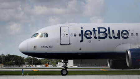 Aviso de paquete sospechoso obliga a desembarcar a ocupantes de un avión en Miami
